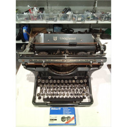 MAQUINA DE ESCRIBIR UNDERWOOD