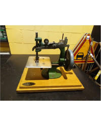 MAQUINA COSER MINIATURA