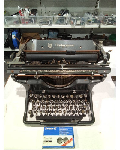 MAQUINA DE ESCRIBIR UNDERWOOD