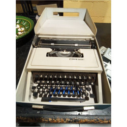 MAQUINA ESCRIBIR OLIVETTI DORA