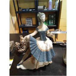 FIGURA PORCELANA