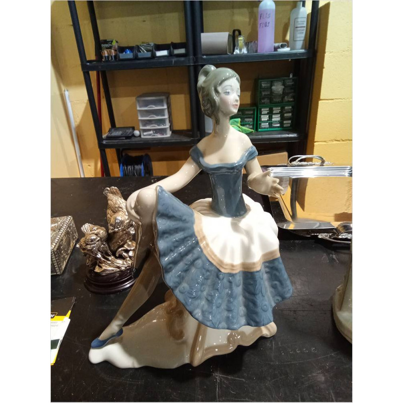 FIGURA PORCELANA