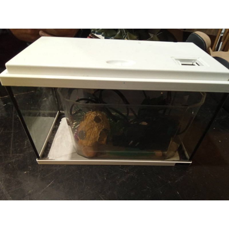 ACUARIO CON ACCESORIOS