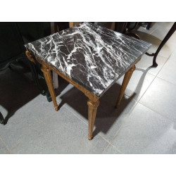 MESA RINCÓN DORADA MÁRMOL 