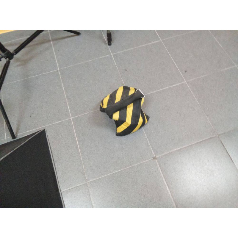 SUJETA PUERTAS