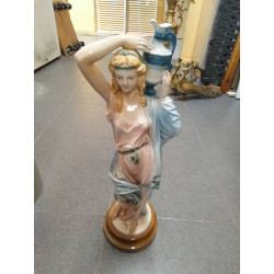 FIGURA AGUADORA