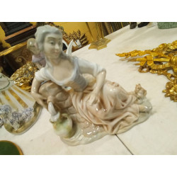 FIGURA TENGRA EN LA FUENTE