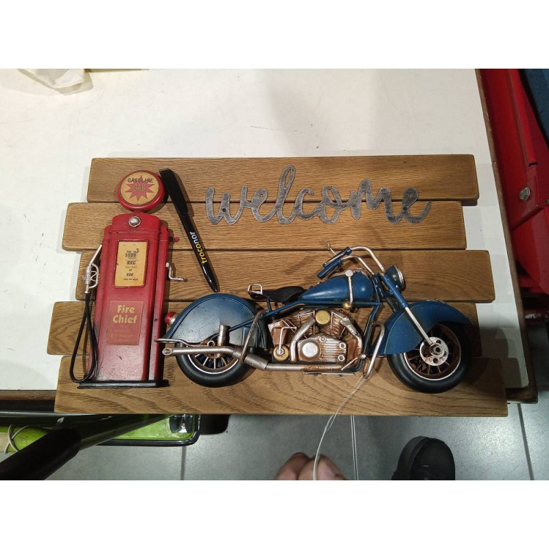 ADORNO DE PARED MOTO Y SURTIDOR