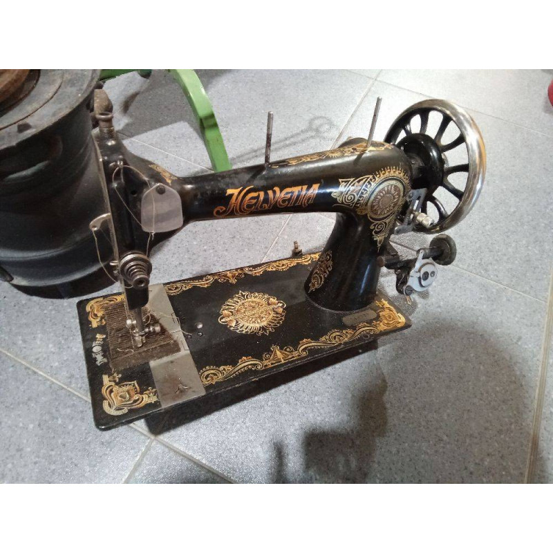 MÁQUINA COSER HELVETIA