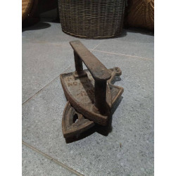 PLANCHA ANTIGUA CON SOPORTE