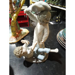 FIG. NAO PELEA DE ALMOHADAS 
