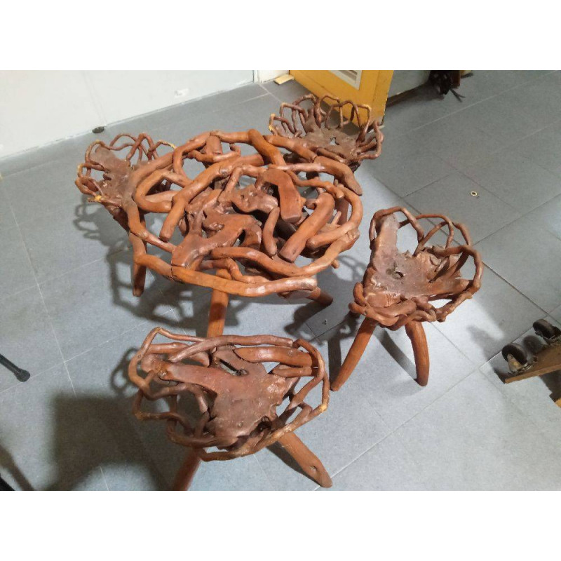 CONJUNTO RUSTICO DE RAIZ (MESA Y 4 TABURETES)