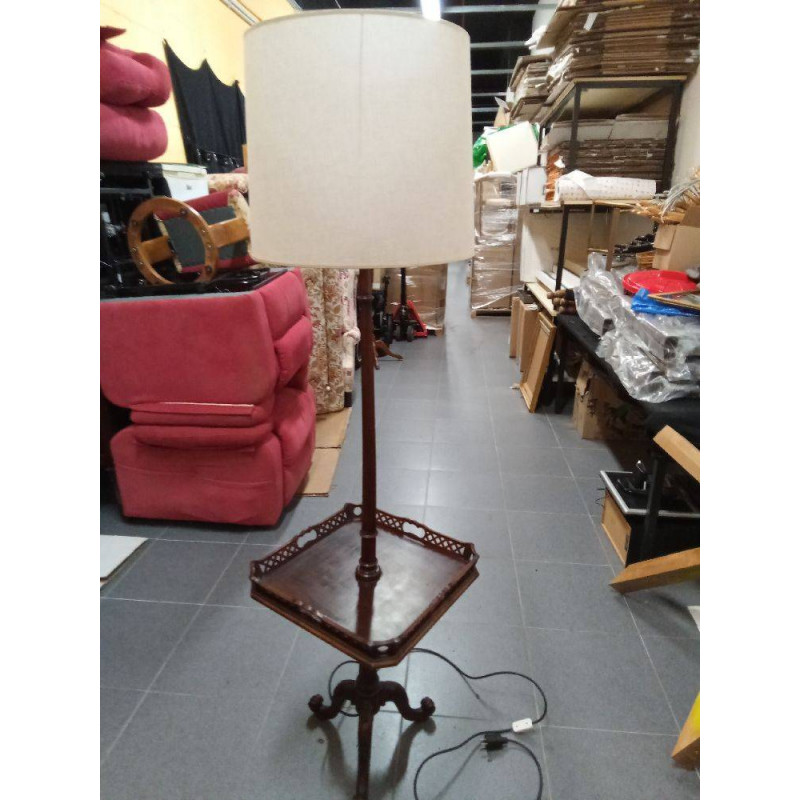 LAMPARA DE PIE EN MADERA CON  MESETA