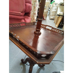 LAMPARA DE PIE EN MADERA CON  MESETA