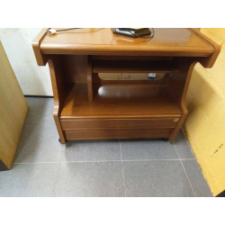 MESA TV CON RUEDAS 