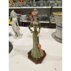 FIGURA DAMA EN PEANA