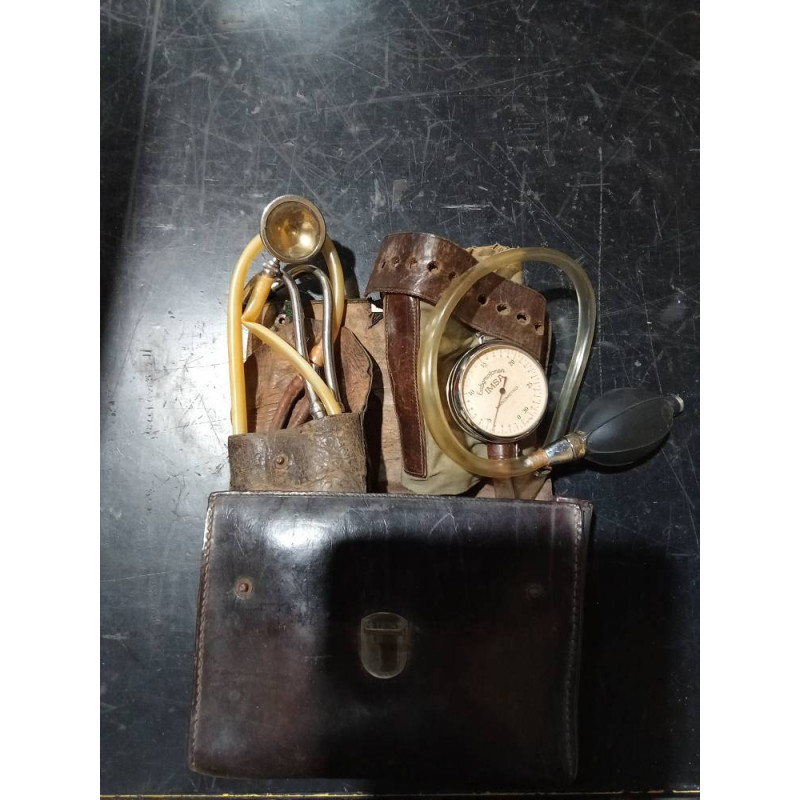 CARTERA E INSTRUMENTOS MÉDICOS ANTIGUOS