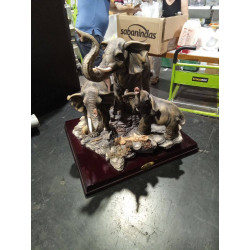 FIGURA FAMILIA DE ELEFANTES