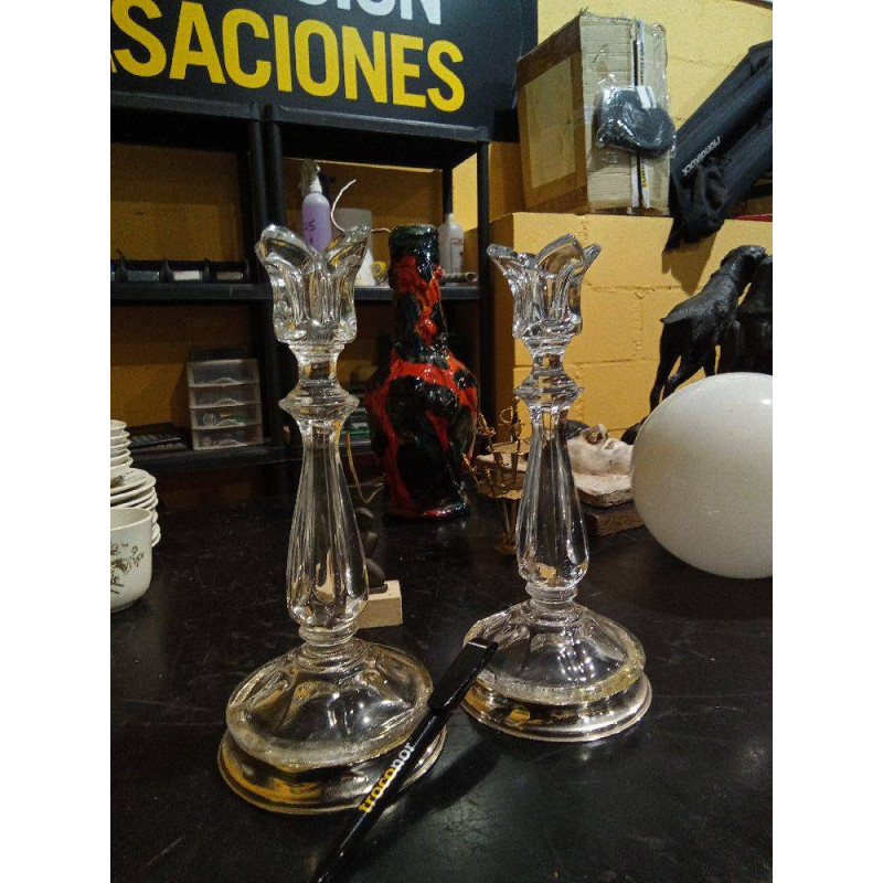 PAREJA DE PORTAVELAS CON PIE DE PLATA