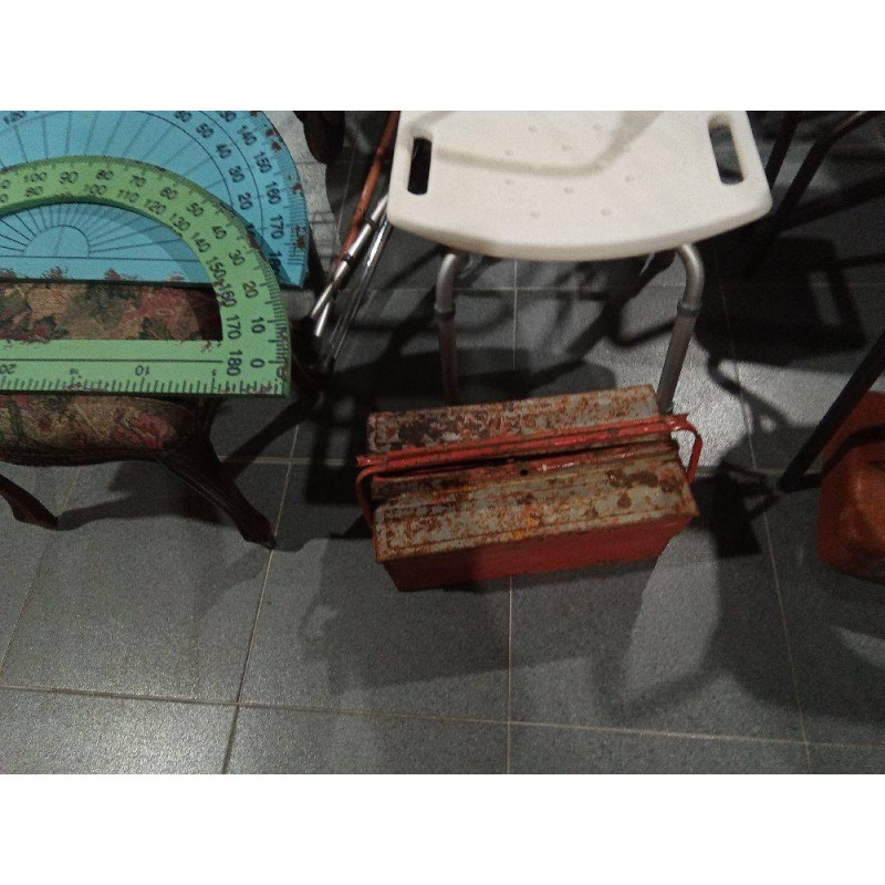 CAJA HERRAMIENTAS ROJA