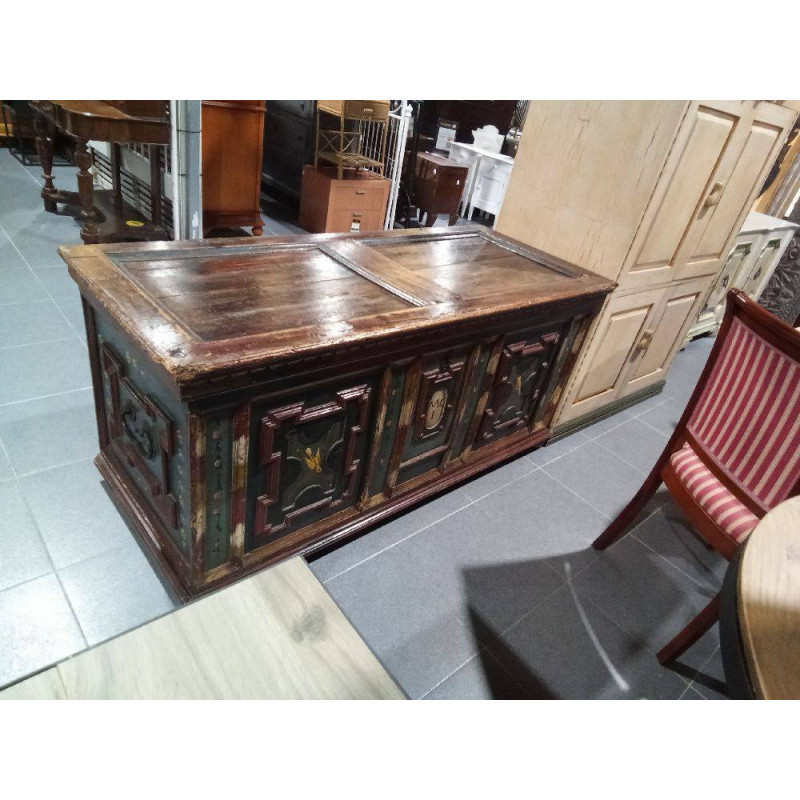 BAUL ANTIGUO RENACENTISTA CON MOLDURAS