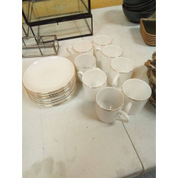 JUEGO 8 TAZAS Y 8 PLATOS...