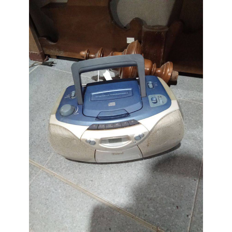 RADIO  CD NO SE SI FUNCIONA