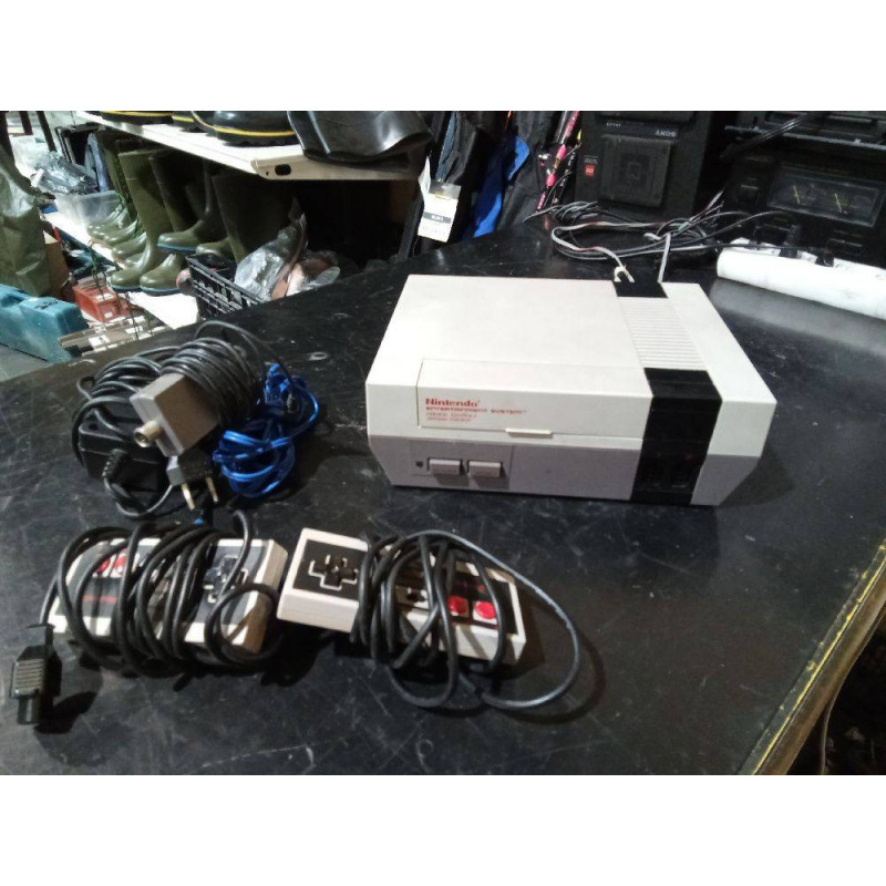 CONSOLA NINTENDO NES CON 2 MANDOS