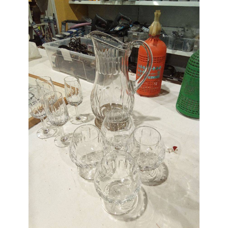 JARRA PIE DE PLATA Y 8 COPAS A JUEGO