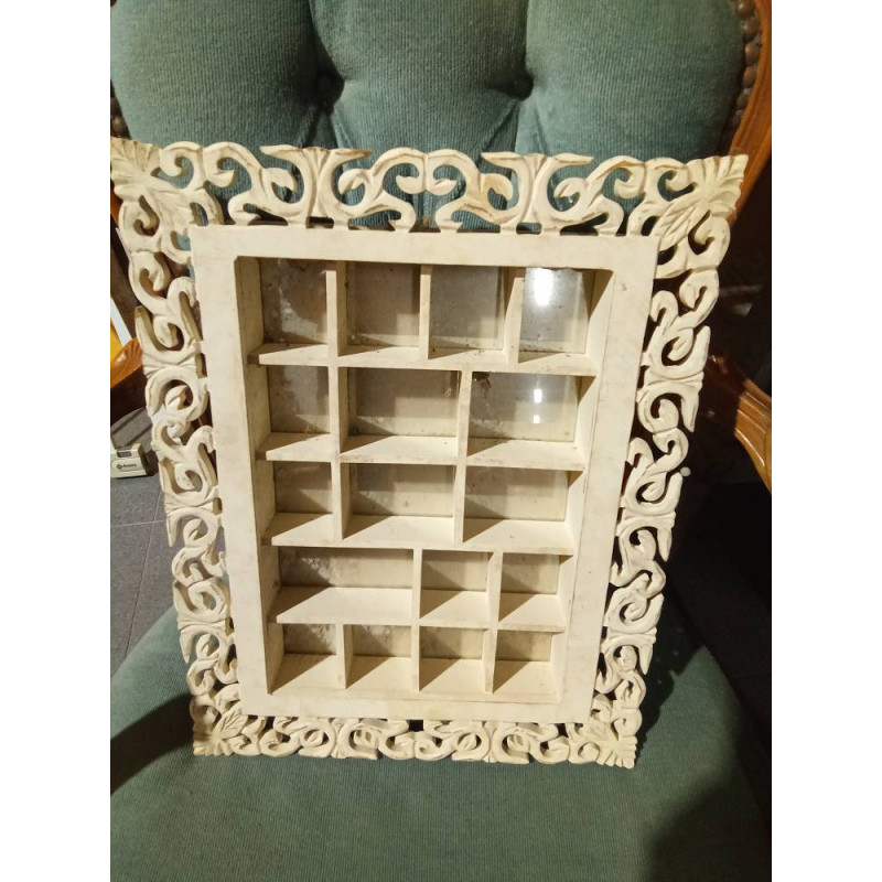 VITRINA HUECOS COLGAR