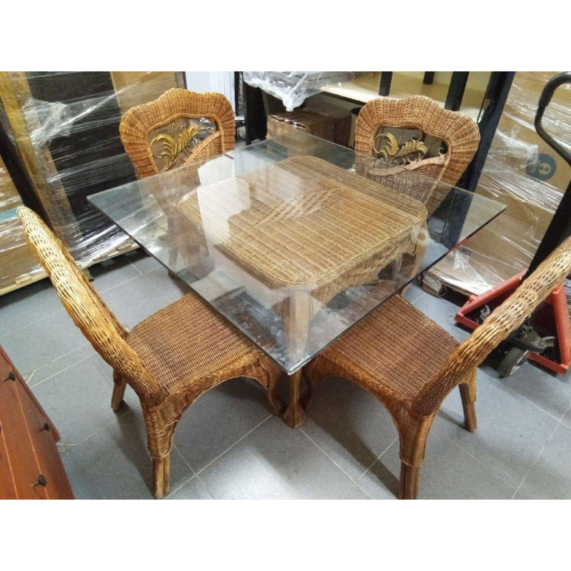 MESA RATAN CRISTAL 110X110+4 SILLAS