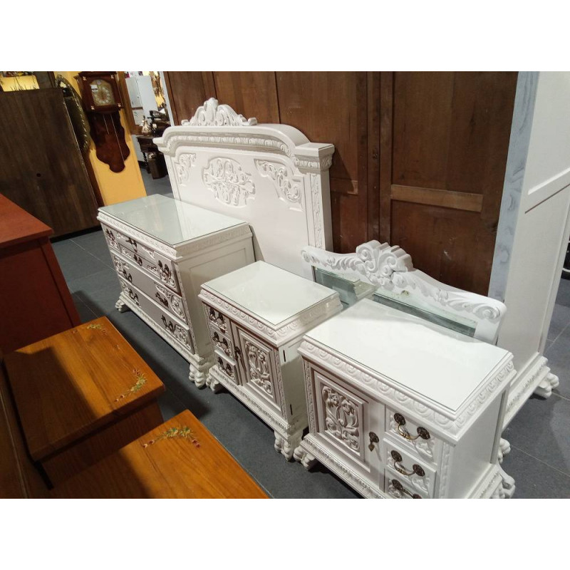 DORMITORIO LACADO BLANCO :MESILLAS,CABECERO,COMODA Y ESPEJO