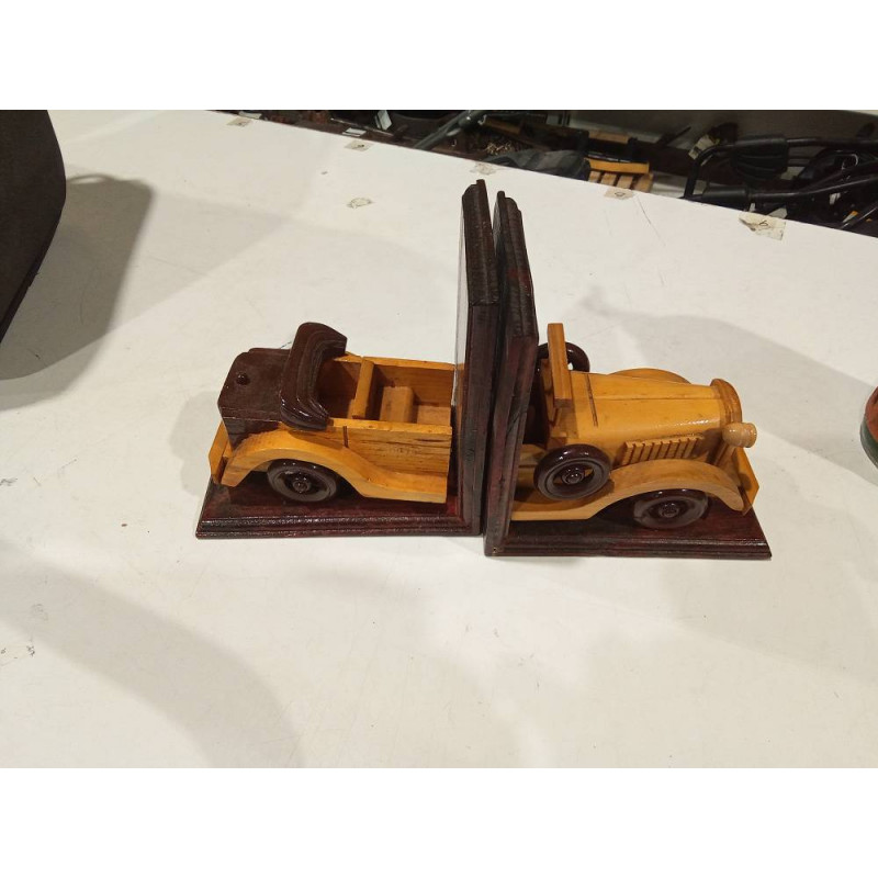 PAREJA SUJETA LIBROS