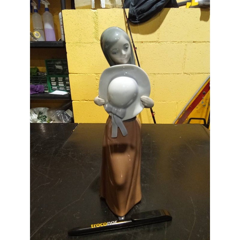 BASHFUL GIRL DE LLADRO