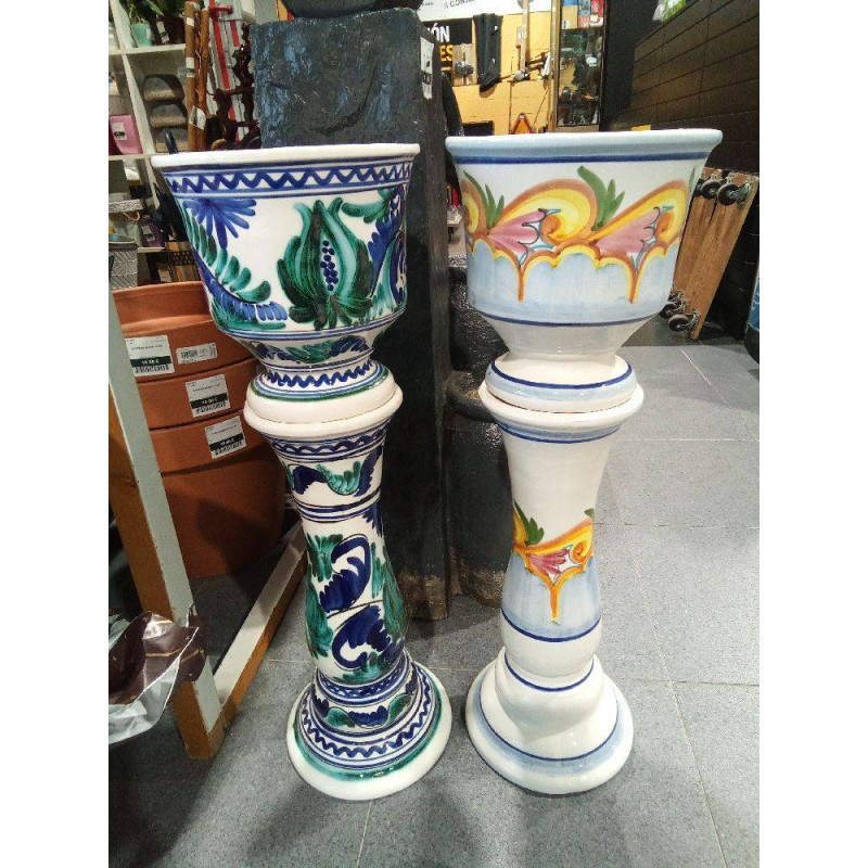 MACETA C/PIE DECORADA