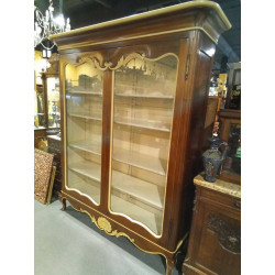 VITRINA MADERA CEREZO 2P.CREMA