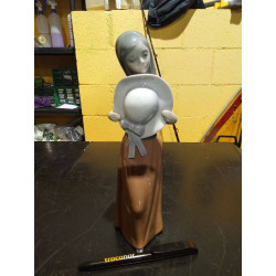 BASHFUL GIRL DE LLADRO