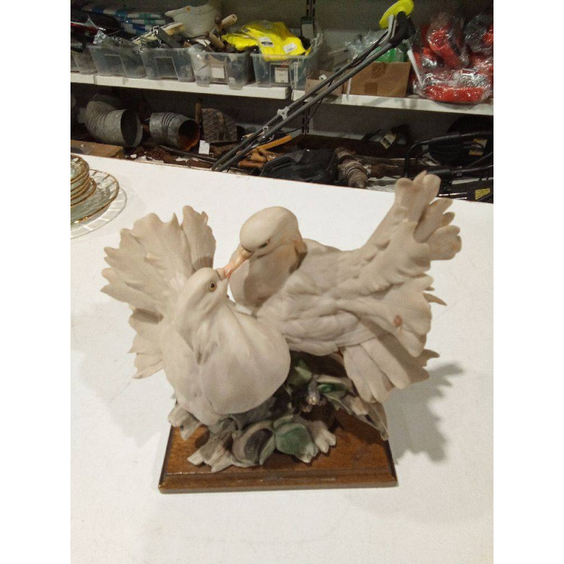 ESCULTURA DE PALOMAS