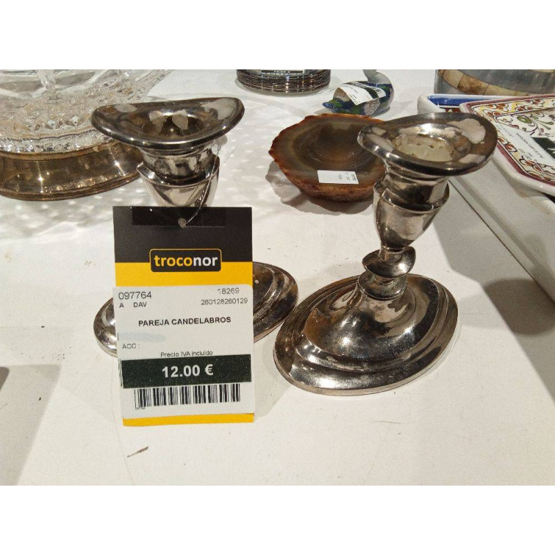 PAREJA CANDELABROS