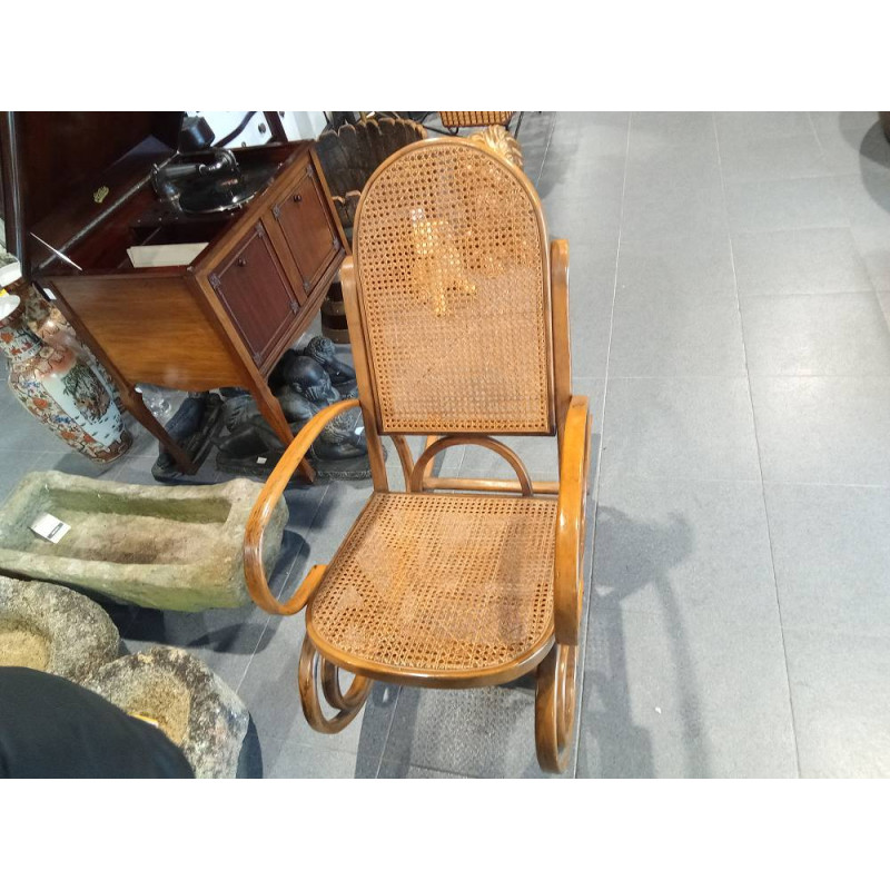 MECEDORA REJILLA ANTIGUA