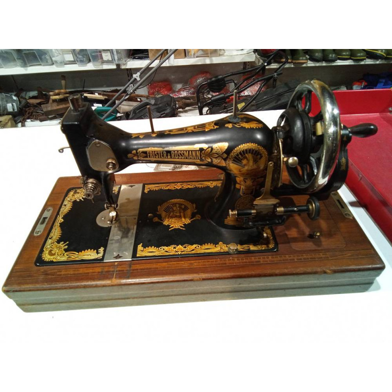 MAQUINA DE COSER FRISTER Y ROSSMAN EN USO