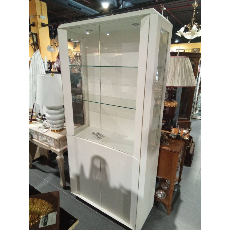 VITRINA BLANCA CON LUZ