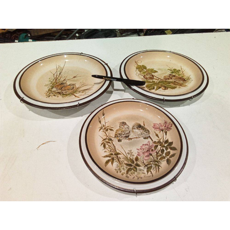 JUEGO DE TRES PLATOS POYUELOS