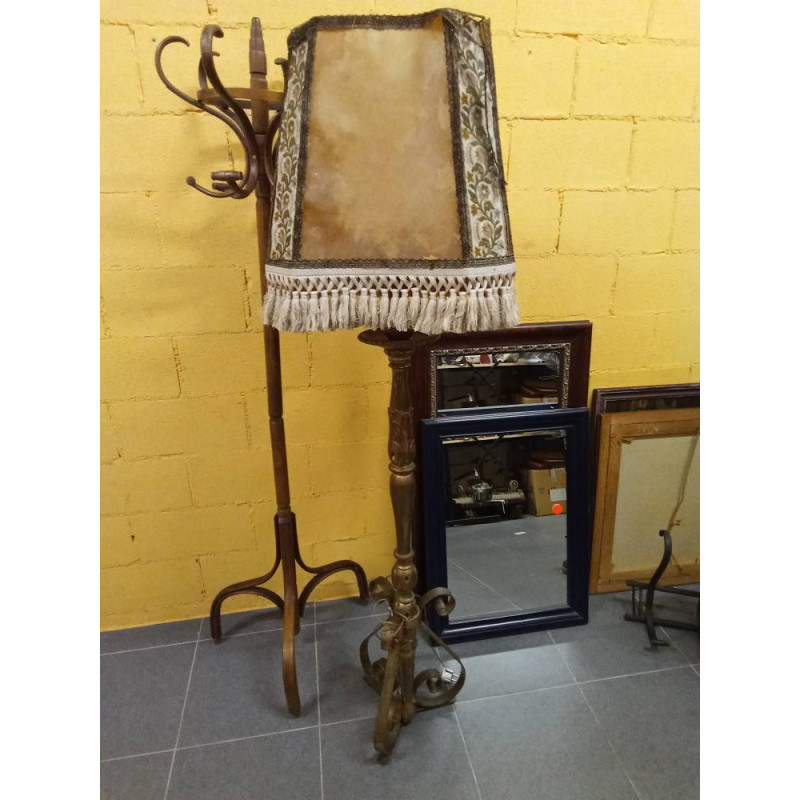 LÁMPARA PIE DORADA PANTALLA 