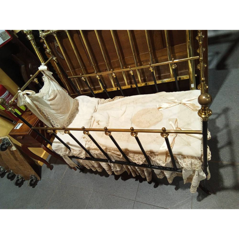 CUNA ANTIGUA FORJA + ROPA