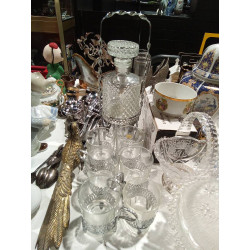 LICORERA SOPORTE Y TAZAS