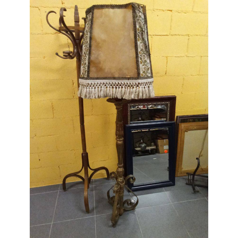 LÁMPARA PIE DORADA PANTALLA 