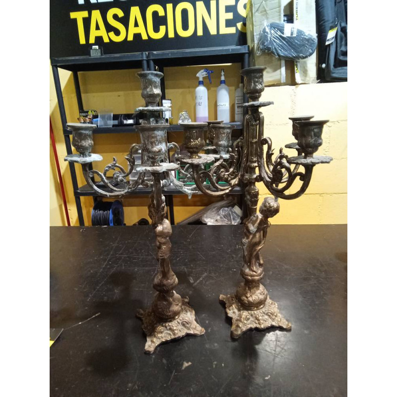 PAREJA CANDELABROS