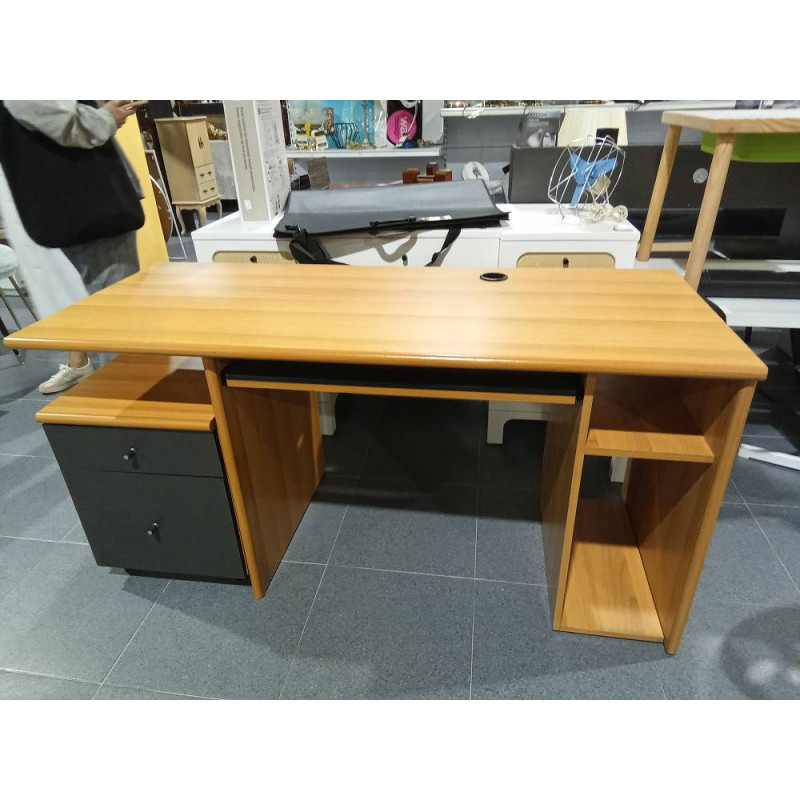 ESCRITORIO CON CAJONERA