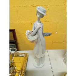 FIGURA DAMA PORCELANA NAO